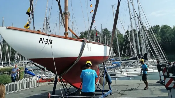  Stroški za restavriranje jadrnice so znašali približno 45.000 
evrov.