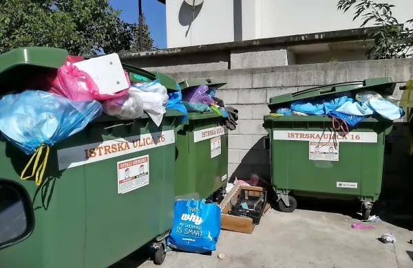  V zabojnikih za ostanek komunalnih odpadkov je kar dobra 
tretjina takih, ki tja ne sodijo.
