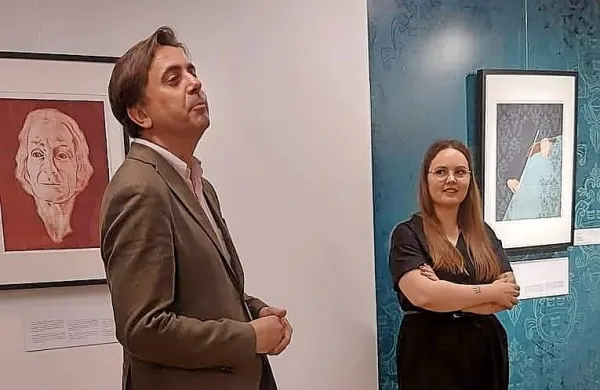 Izolanka Žana Šuran, ki jo je na otvoritvi predstavil Dragan Klarica, vodja projekta Tartini 330,  svoje  
ilustracije do nedelje predstavlja v Tartinijevi hiši v Piranu, od 14. julija pa jih bo v izolski Insuli. 