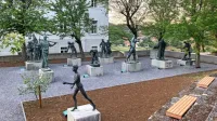 Stroka odgovornim pri selitvi kipov iz Parka Brdo v Park vojaške 
zgodovine očita vrsto nepravilnosti in zahteva vrnitev kipov na 
Brdo. 