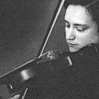 V predstavi   Pina in Pierpaolo bo spet zaživela Pina Kalc 
(1915-2003) z Opčin, ki je slovitega Pier Paola Pasolinija učila  
violine. 