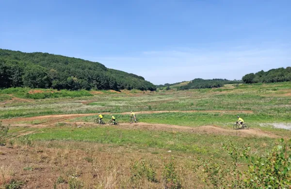 Presušena akumulacija Vogrščka je pred dnevi  gostila triatlonce. 
Športna prireditev pa je le še potrdila  pobude o razvoju rekreativne, športne in turistične  infrastrukture ob Vogrščku.