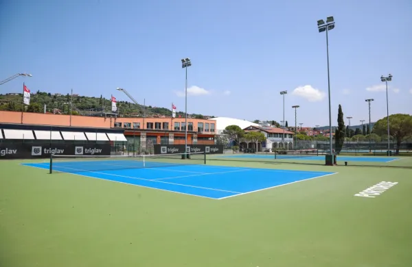 Teniški center Portorož čaka novega lastnika.