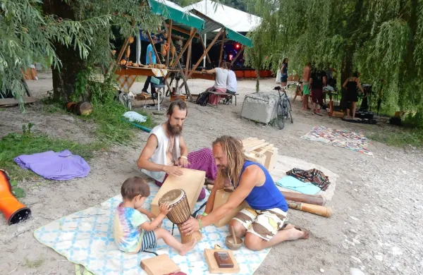 Sajeta na sotočje prihaja v torek. Morda zadnjič, saj bodo 
prihodnje leto festivale umaknili s plaže. 