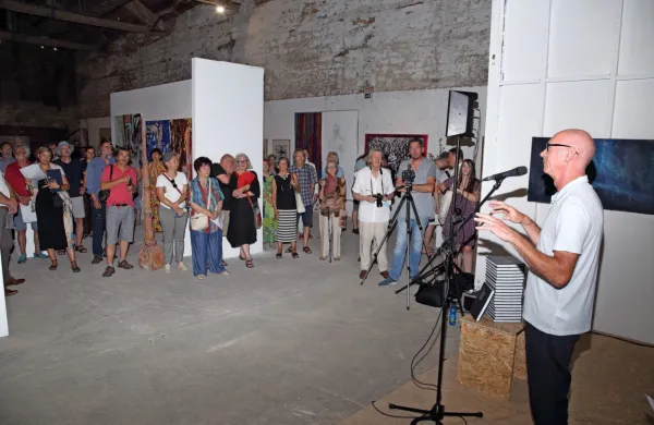 Ob 35-letnici galerije Insula v koprski Libertas vabi impresivna razstava 61 likovnikov