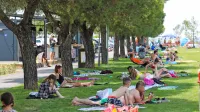   Ko  se živo srebro povzpne do 38 stopinj Celzija, povsod iščemo 
senco, toda  slovenski  absolutni rekord  je     avgusta 2013 na   letališču 
Cerklje ob Krki znašal 40,8 stopinje. Vroče in sušno je tudi drugod, 
visoke temperature so najprej zajele Iberski polotok, od koder se 
je vročinski val      pomaknil proti Franciji in osrednji Evropi.   