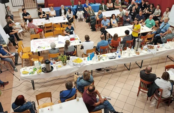 Prostorskih delavnic se je udeležilo približno sto krajanov, ki so 
razpravljali o razvojnih problemih in potrebah dolgoročnega razvoja v 
kraju.