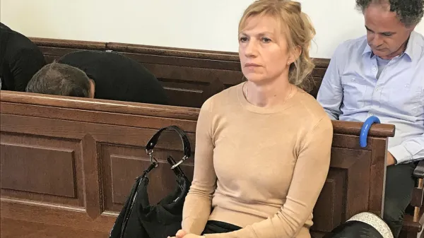 Vodjo  lekarne   v   ortopedski  bolnišnici Valdoltra    Natašo     Faganeli  je  
senat   obsodil  na   triletno  zaporno  kazen.