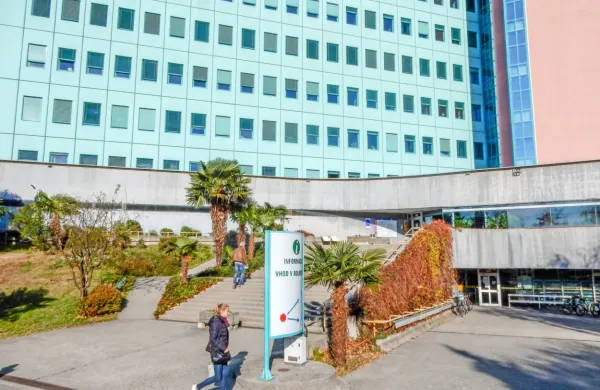 Sodišče je ugotovilo, da so v šempetrski bolnišnici pri zdravljenju 
Novogoričana Steva Petrovića ravnali nestrokovno. 