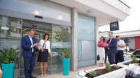 Predsednik uprave Primorske hranilnice Vipava Klemen Bajt z 
vodjo Poslovalnice Ajdovščina Tino Simonič ob odprtju novih 
prostorov  poslovalnice. 