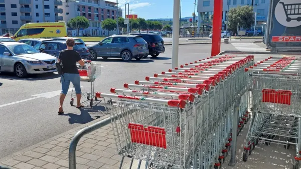 Mnogi, predvsem potrošniki,  pričakujejo dodatne ukrepe za 
blažitev draginje.