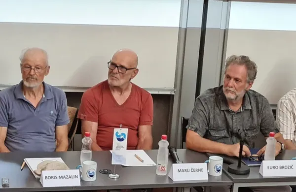 Z leve nekdanji vodilni v Obalni sindikalni organizaciji -  KS 90: Ciril 
Mezek, Boris Mazalin, Marij Černe, Euro Brozič in Peter Majcen.