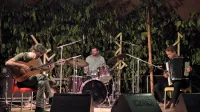 V torek zvečer je navdušil čezžanrski slovenski trio M.U.G, ki se 
spogleduje z avantrockom, jazzom in etnojazom.