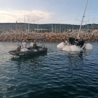Plovilo   nesrečnega    Avstrijca  so   tri  dni  po  tragediji   z  baloni  dvignili  
na    gladino.