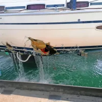 Tri dni po tramontani, med katero je umrl Avstrijec, je njegova jadrnica na kopnem