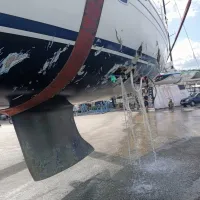Tri dni po tramontani, med katero je umrl Avstrijec, je njegova jadrnica na kopnem