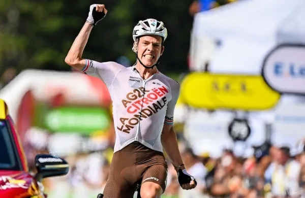  Luksemburžan Bob Jungels je zmagovalec devete etape kolesarske dirke po Franciji.