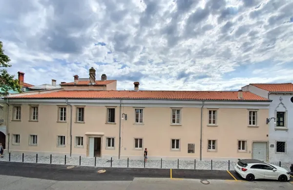 Septembra bo začel delovati istrski Svetovalni center za otroke, 
mladostnike in starše, ki bo imel svoje prostore v obnovljeni palači 
na Vergerijevem trgu 3 v Kopru. 