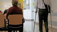 V Sloveniji nadomestilo za bolniško odsotnost ne le, da ni časovno 
omejeno, ampak ni omejena tudi njegova višina. Tako znaša 
najvišje nadomestilo bolniške, ki ga je zavod izplačal, 21.997 evrov 
bruto. 