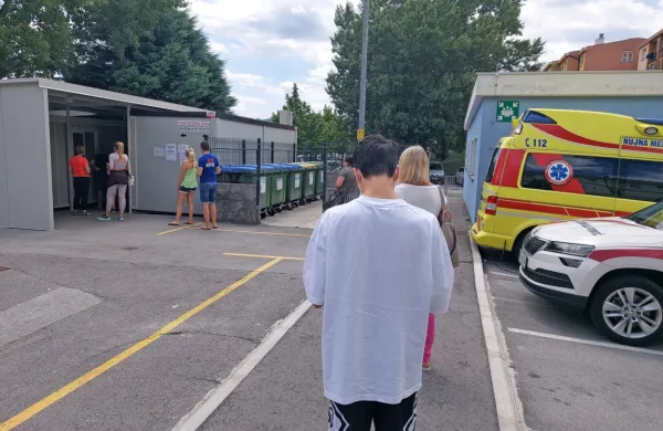 Vrste na točkah za hitro testiranje na covid-19 so spet daljše.