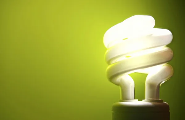 Vlada se je odločila tudi ohraniti obstoječo za 50 odstotkov 
znižano omrežnino, poleg tega bo s 1. septembrom dodatno 
znižala prispevek za obnovljive vire energije.