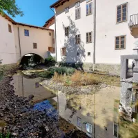 Žalostna podoba Vipave pri Lanthierijevem dvorcu.