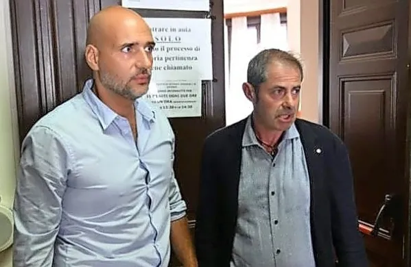 Levo novinar Gianpaolo Sarti, ob njem odvetnik Antonio Santoro 
(Foto: Fotodamj@n)