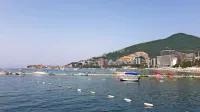 Budva, v ozadju staro mesto