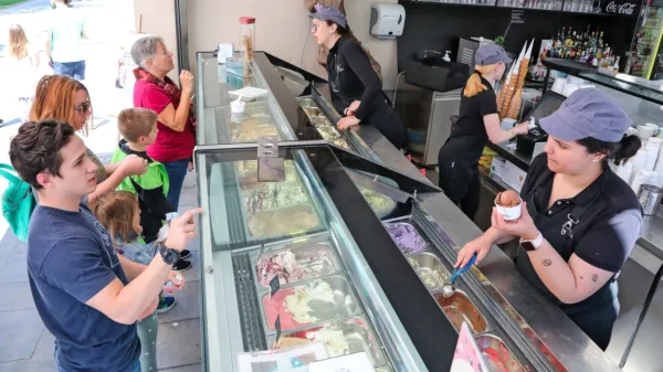 Osnovna cena za kepico je v Kopru skoraj povsod več kot dva 
evra.