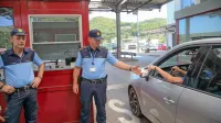 Mejni policisti ob vročem koncu tedna  čez mejni prehod spremljajo  več kot 130.000 potnikov. 