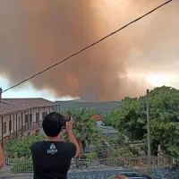 Požar se nevarno približuje Kostanjevici na Krasu, kjer krajani že 
pakirajo svoje stvari.