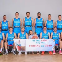 Pri zbiranju denarja za Urbanovo gensko terapijo so pomagali tudi 
slovenski košarkarji.