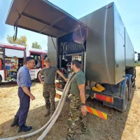 FOTO+VIDEO: Ogenj na Krasu nadaljuje svoj uničujoči pohod. V zaledju Renč evakuacija le za sedem krajev.