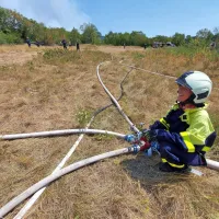 FOTO+VIDEO: Ogenj na Krasu nadaljuje svoj uničujoči pohod. V zaledju Renč evakuacija le za sedem krajev.