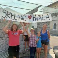 FOTO+VIDEO: Ogenj na Krasu nadaljuje svoj uničujoči pohod. V zaledju Renč evakuacija le za sedem krajev.