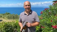 David Bratož, izvoznik slovenskih, zlasti primorskih vin v Južno 
Korejo.
