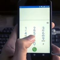 Geslo za zaklepanje telefona naj bo daljše in kompleksno.