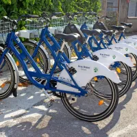 Dnevni paket stane pet evrov in omogoča izposojo za 840 minut. 