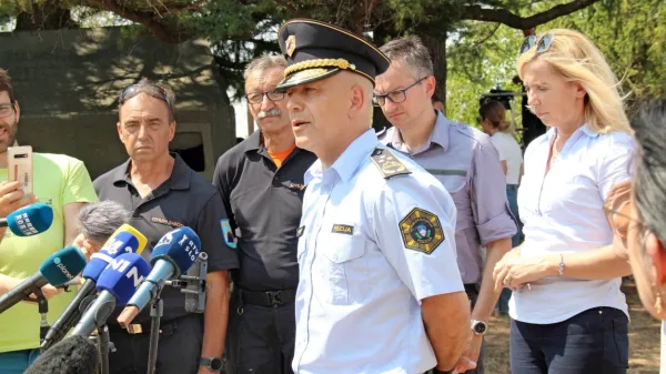 Prvi mož policije Boštjan Lindav je včeraj zagotovil, da policisti 
preverijo vsak sum in da so doslej vse ovrgli kot neutemeljene. 