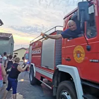 Zahvale gasilcem, ki že več dni gasijo obsežen požar na več 
območjih Krasa.

