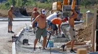 Med tistimi, ki se dobesedno potijo v “službi”, so gradbeniki, saj 
delajo na prostem, pogosto na polnem soncu.  