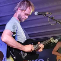 Andrej Fon, pesnik, kitarist in saksofonist skupine Svojat
