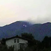 Okrog 1. ure je zagorelo na hribu Veliki Ovčjak na območju 
komenske občine.