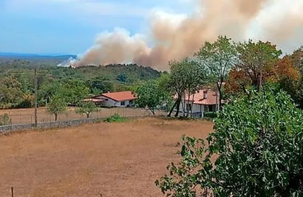 Nov požar na italijsnski strani Krasa  bodo pomagali gasiti tudi 
slovenski gasilci. 