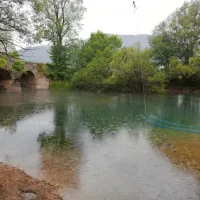 Vodo iz  Unice črpajo  ob mostu na cesti Planina-Unec, nedaleč od gradu Haasberg, kjer je  najgloblja. 
