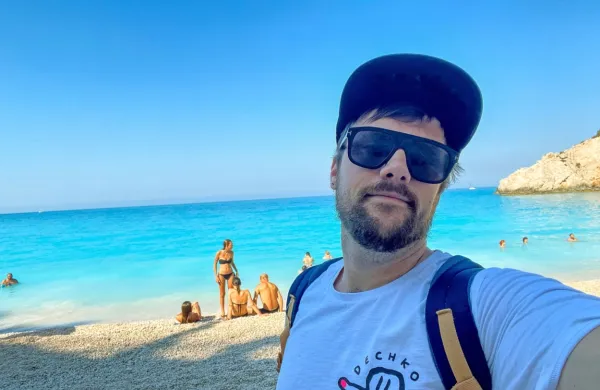 Namesto v   Libanonu  je  Aleksander Prosen Kralj pristal v hrvaški 
Istri.   