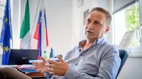 Župan, ki mu ni težko streči v domači osmici