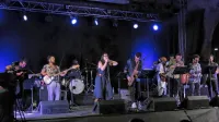 Desetčlanski orkester Radiomondo je v Kopru postregel z zvočnim potovanjem po več celinah s potnim listom glasbe.