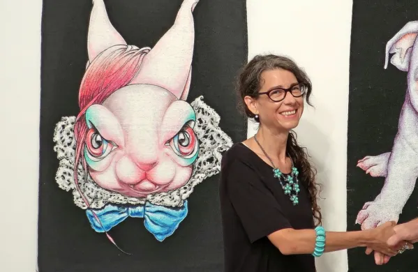 Barbara Jurkovšek  človeško željo po nadvladi (trofejah) simbolno 
nadomesti z “vegansko taksidermijo”.