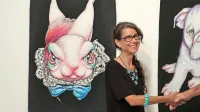 Barbara Jurkovšek  človeško željo po nadvladi (trofejah) simbolno 
nadomesti z “vegansko taksidermijo”.